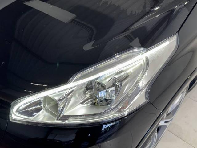 Peugeot 208 image 8