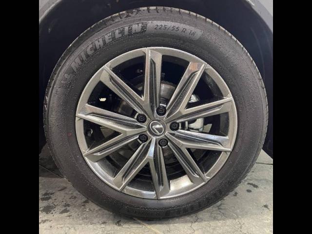 Lexus Lbx image 2