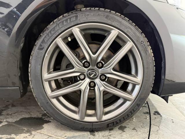 Lexus Is image 1