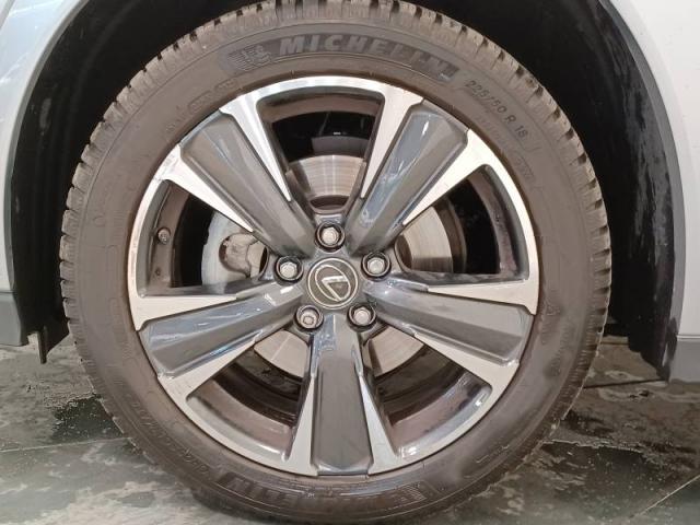 Lexus Ux image 1