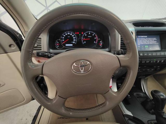 Toyota Land Cruiser image 8