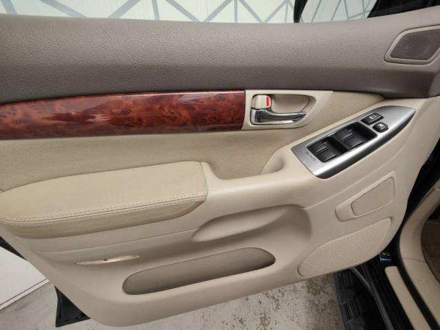 Toyota Land Cruiser image 5