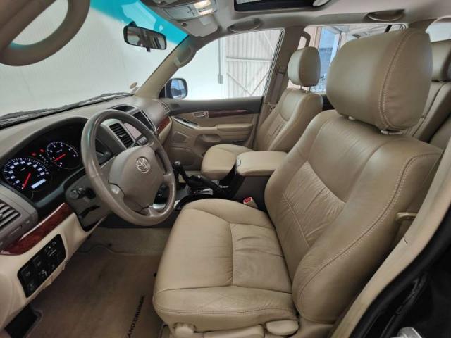 Toyota Land Cruiser image 9