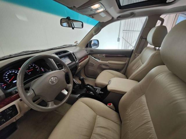 Toyota Land Cruiser image 6