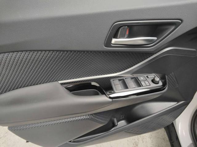 Toyota C-Hr image 2