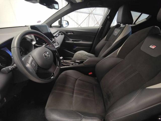 Toyota C-Hr image 6