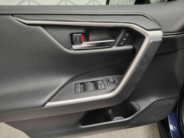 Toyota Rav4 image 6