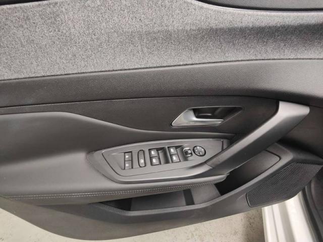 Peugeot 308 image 8