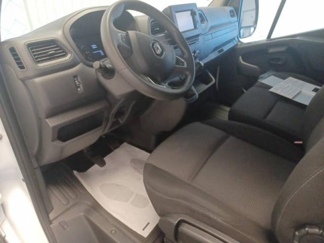 Renault Master image 2