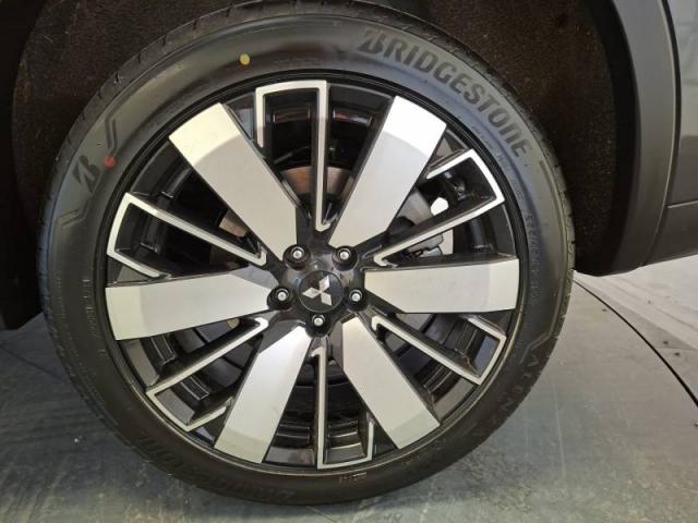 Mitsubishi Outlander image 7