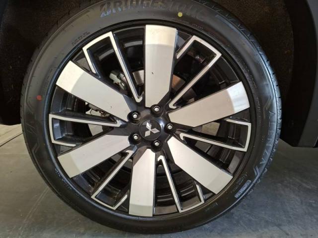 Mitsubishi Outlander image 4