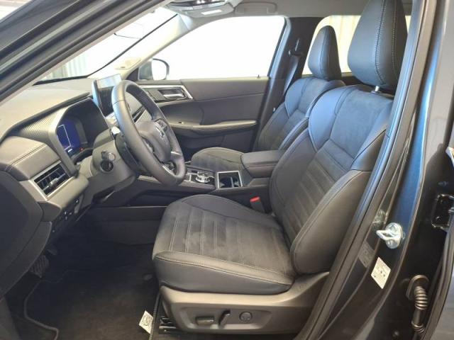 Mitsubishi Outlander image 2