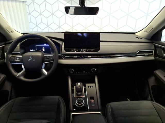 Mitsubishi Outlander image 3