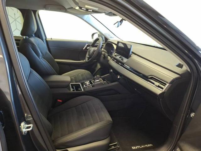 Mitsubishi Outlander image 6