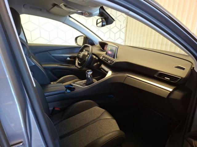 Peugeot 3008 image 2