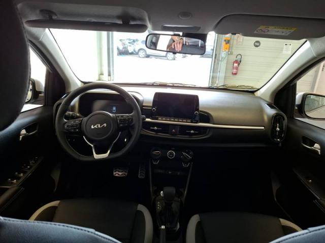 Kia Picanto image 8