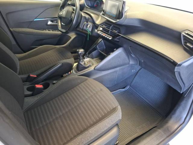 Peugeot 208 image 9
