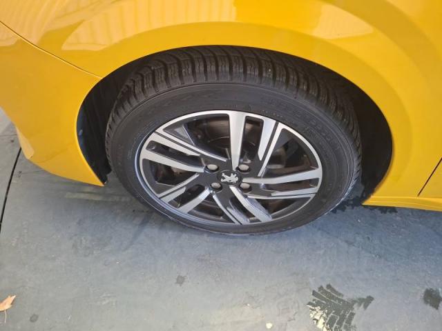 Peugeot 208 image 2