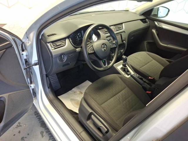 Skoda Octavia image 2