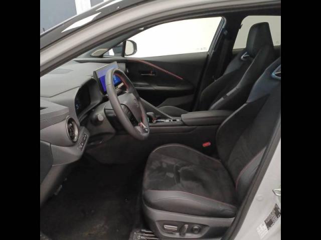 Toyota C-Hr image 7