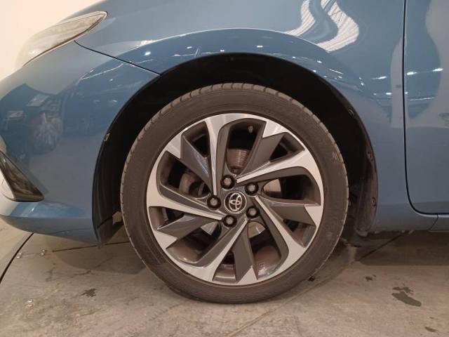 Toyota Auris image 3