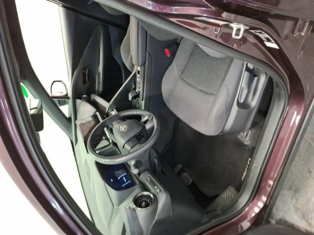 Toyota C-Hr image 2