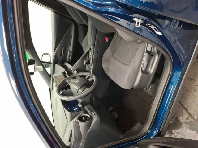 Toyota C-Hr image 2