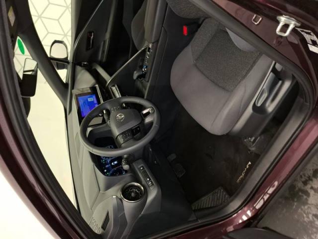 Toyota C-Hr image 2