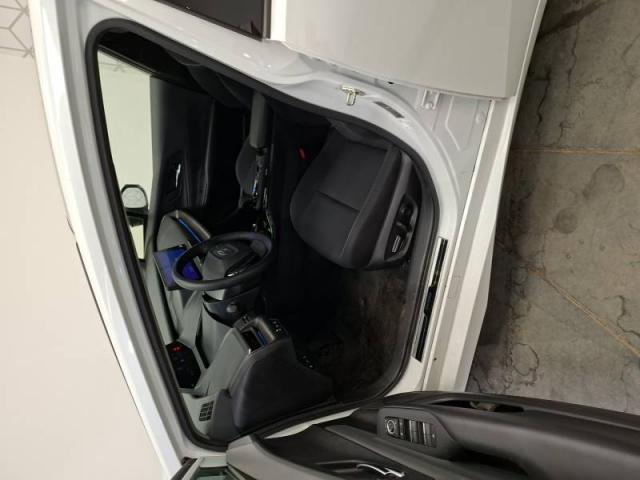 Toyota Prius image 2