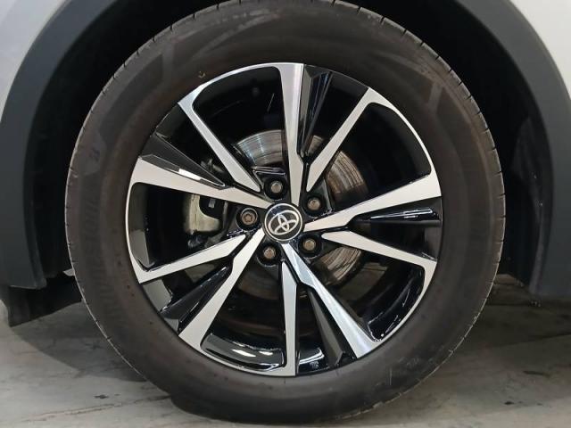 Toyota C-Hr image 8