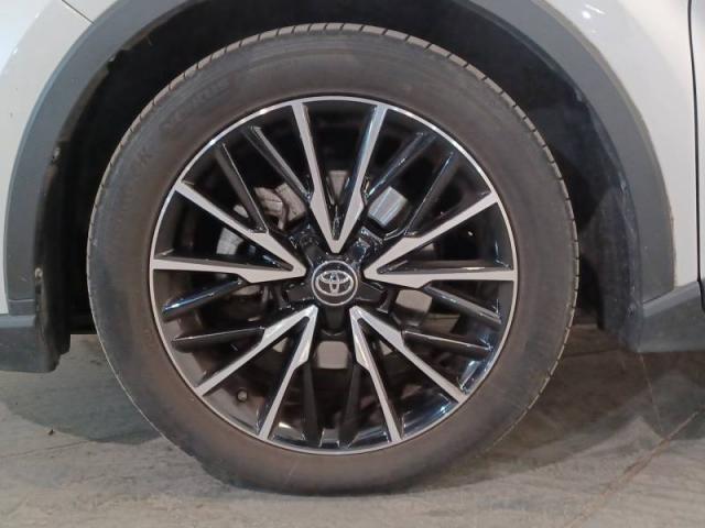 Toyota C-Hr image 9