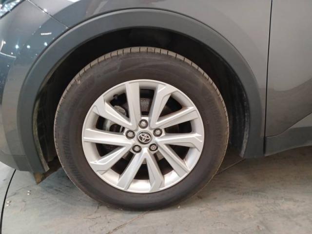 Toyota C-Hr image 7