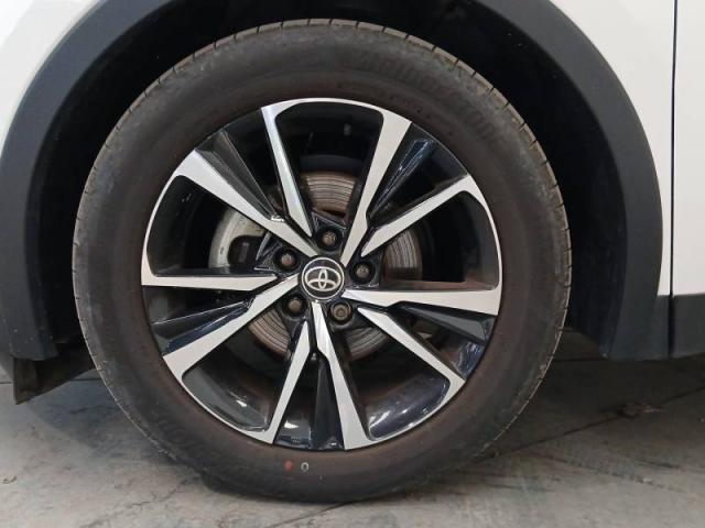 Toyota C-Hr image 2