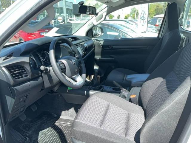 Toyota Hilux image 8