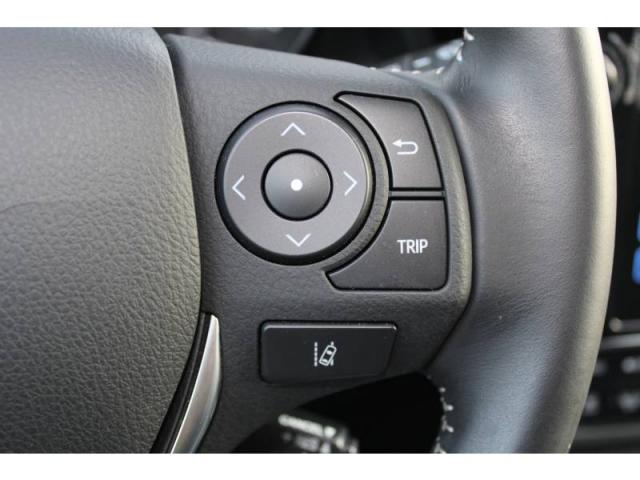 Toyota Auris image 2