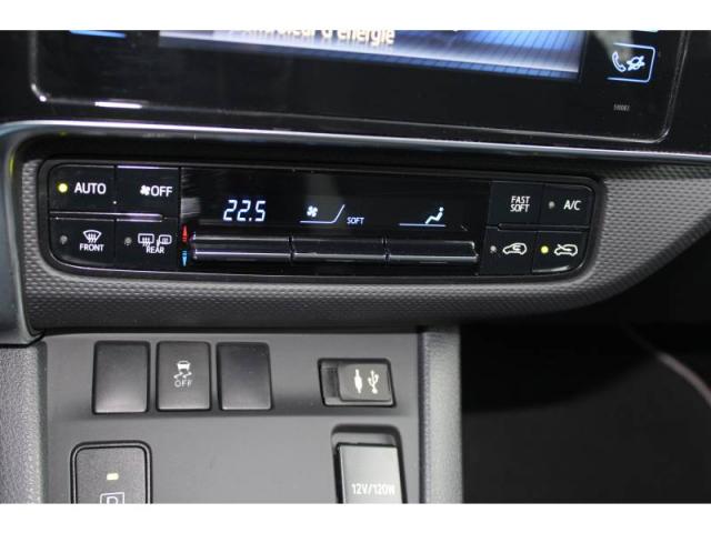 Toyota Auris image 9