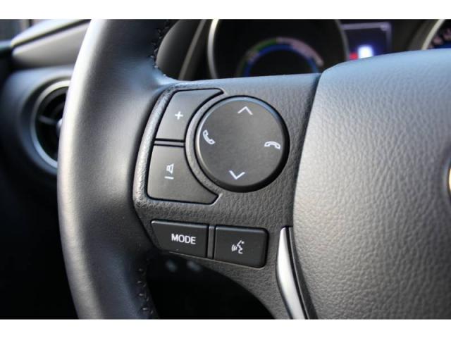 Toyota Auris image 2