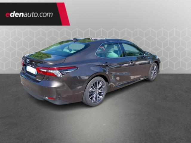 Toyota Camry image 6
