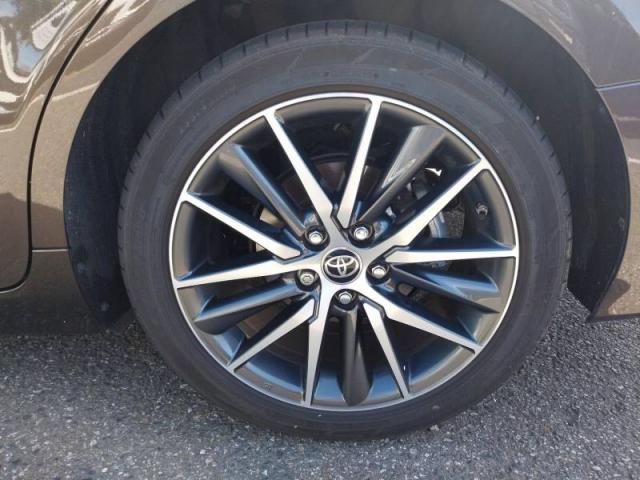 Toyota Camry image 8