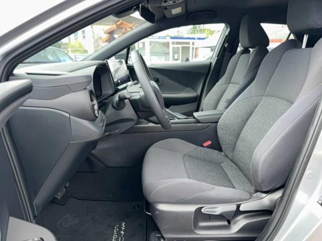 Toyota C-Hr image 9
