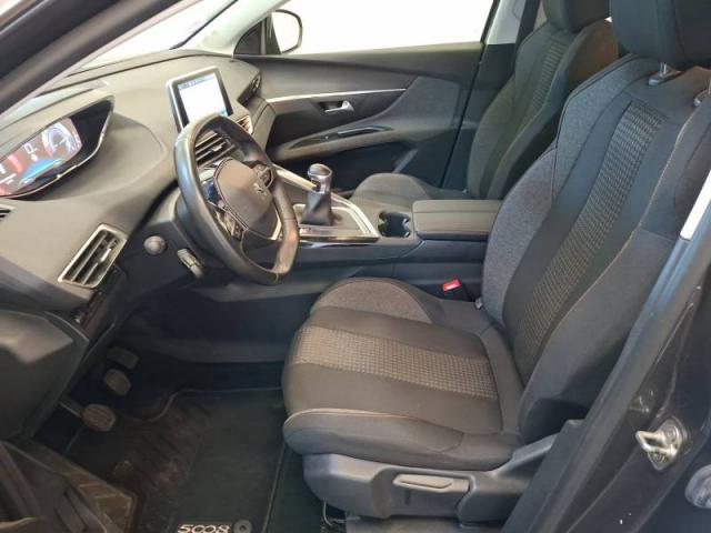 Peugeot 5008 image 2