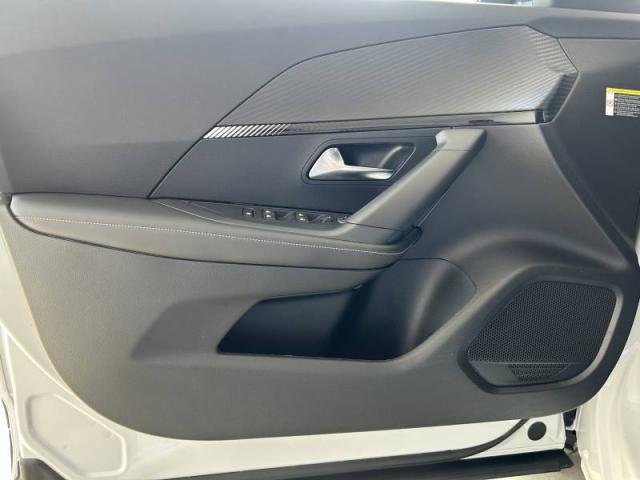 Peugeot 2008 image 8