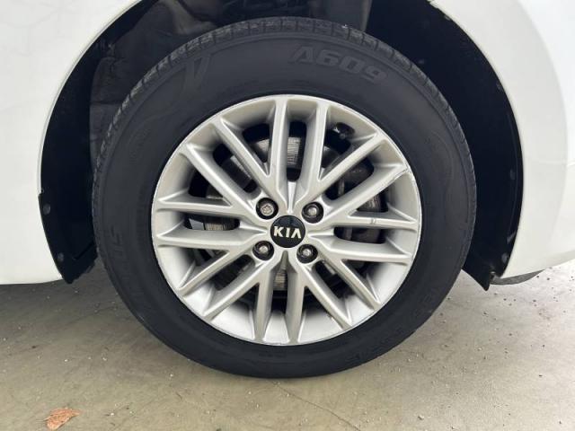 Kia Rio image 5