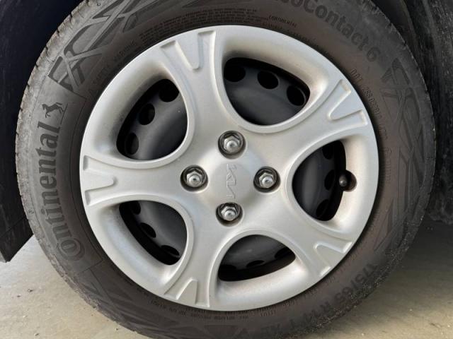 Kia Picanto image 9