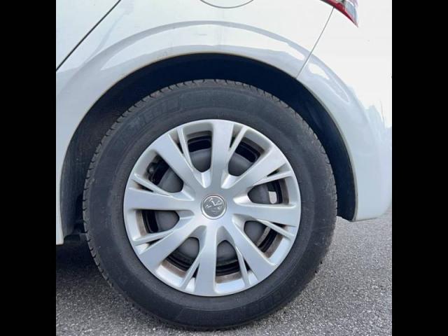 Peugeot 208 image 7