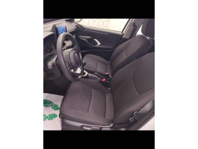 Toyota Yaris image 2