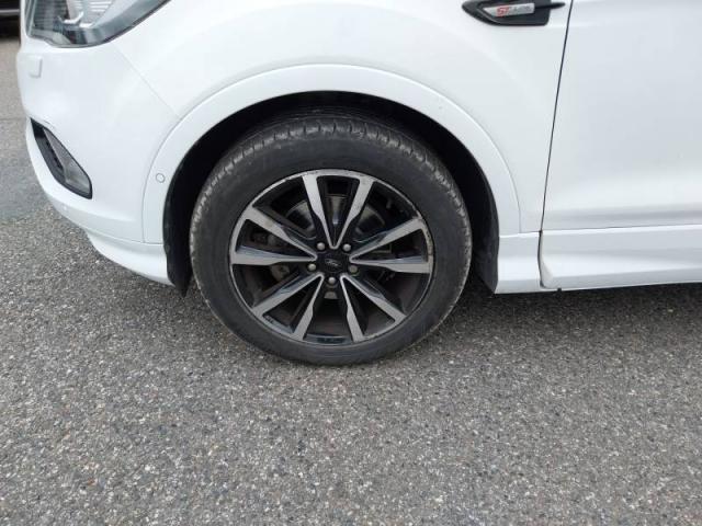 Ford Kuga image 1