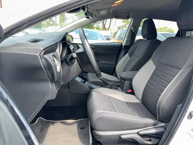 Toyota Auris image 8