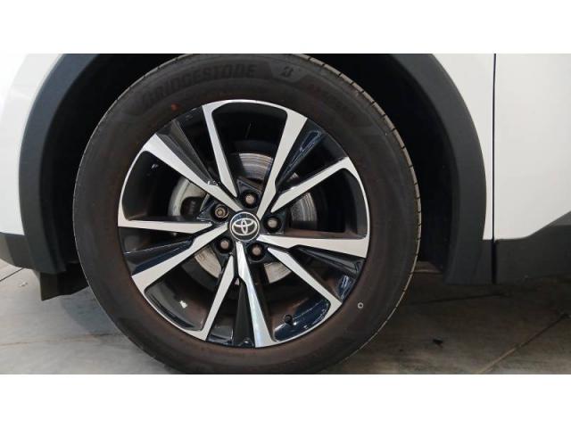 Toyota C-Hr image 2