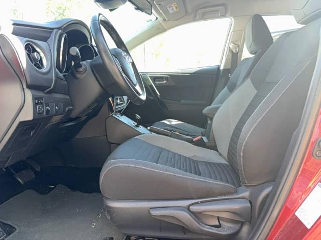 Toyota Auris image 2